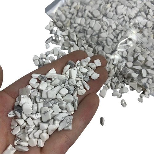 Kindred Crystal Collective — Howlite Chips 500g, soft white howlite chips with natural grey veining in a clear bag on white background