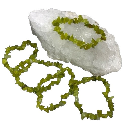 Kindred Crystal Collective — Peridot Chip Bracelets (Pack of 5), polished yellow-green stone chips with translucent detail and a luminous finish.