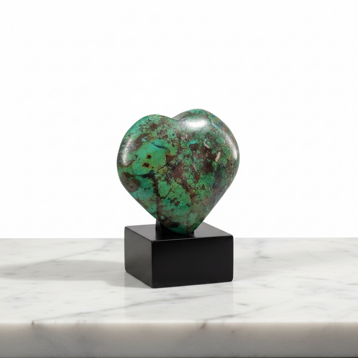 Natural shattuckite carved crystal heart 136g in vivid blue and blue-green with copper silicate patterning, for throat chakra and spiritual enlightenment