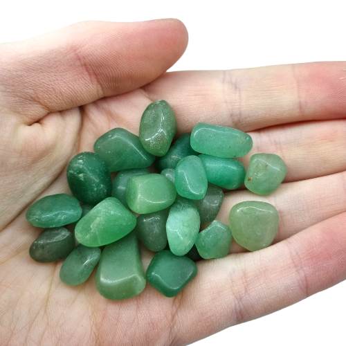Kindred Crystal Collective — Green Aventurine Chips 500g, sparkling green aventurine chips with natural shimmer in a clear bag on white background